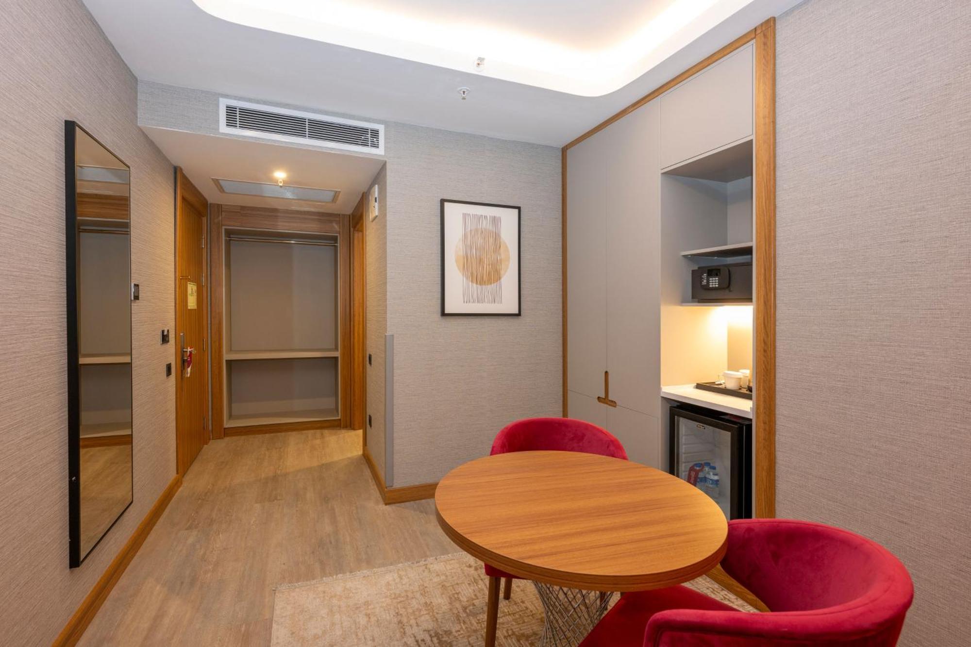 Отель Ramada Encore By Wyndham Sisli 4*