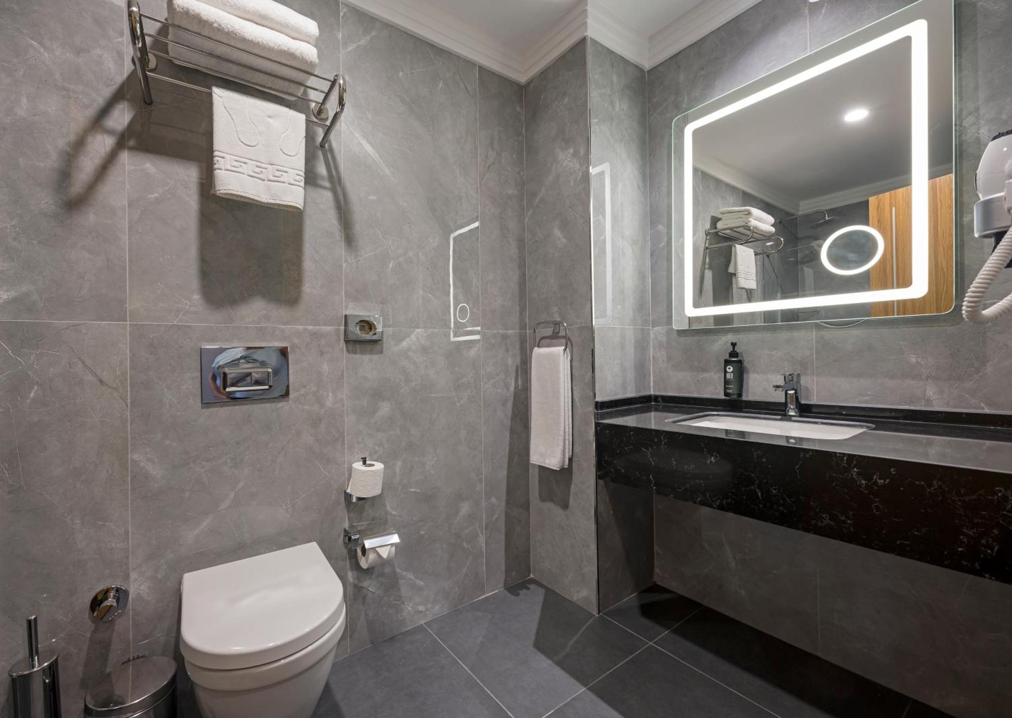 Ramada Encore By Wyndham Sisli Hotel Istanboel